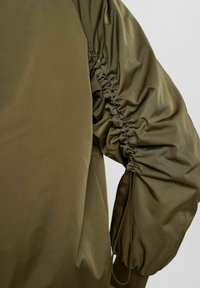 Nümph NUALLIE - Bomber stiliaus striukė - ivy green