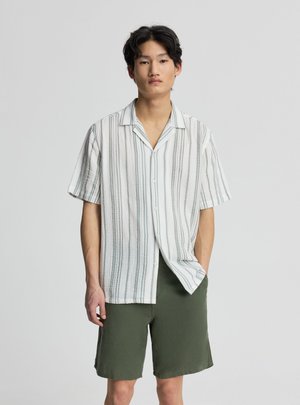 Terranova, TINTA UNITA - Shorts - salvia