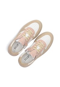 Witte, roze en beige sneakers van leer en suède, voorzien van perforaties, ronde veters en een zijrits. Merkenlogo op de binnenzool.