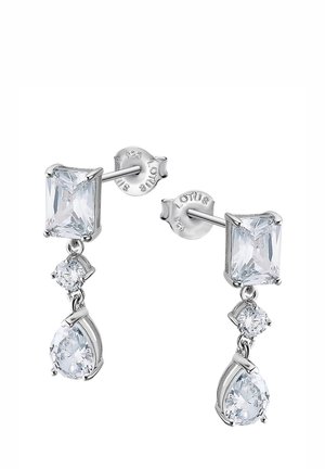 Boucles d'oreilles en argent sterling mettant en valeur trois pierres claires et facettées : une pierre rectangulaire en haut, une pierre ronde plus petite, et une pierre en forme de goutte en dessous.
