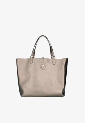 Ampia borsa a tracolla color talpa con due spallacci e un piccolo logo dorato circolare posizionato centralmente vicino al bordo superiore.