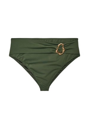 Olivengrøn bikiniunderdel med høj talje, bred linning og en dekorativ, ujævn guldbeslag på højre side.