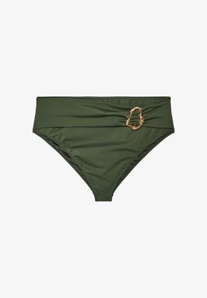 Olivově zelené bikiny kalhotky s vysokým pasem, širokým páskem a dekorativní nepravidelnou zlatou přezkou na pravé straně.