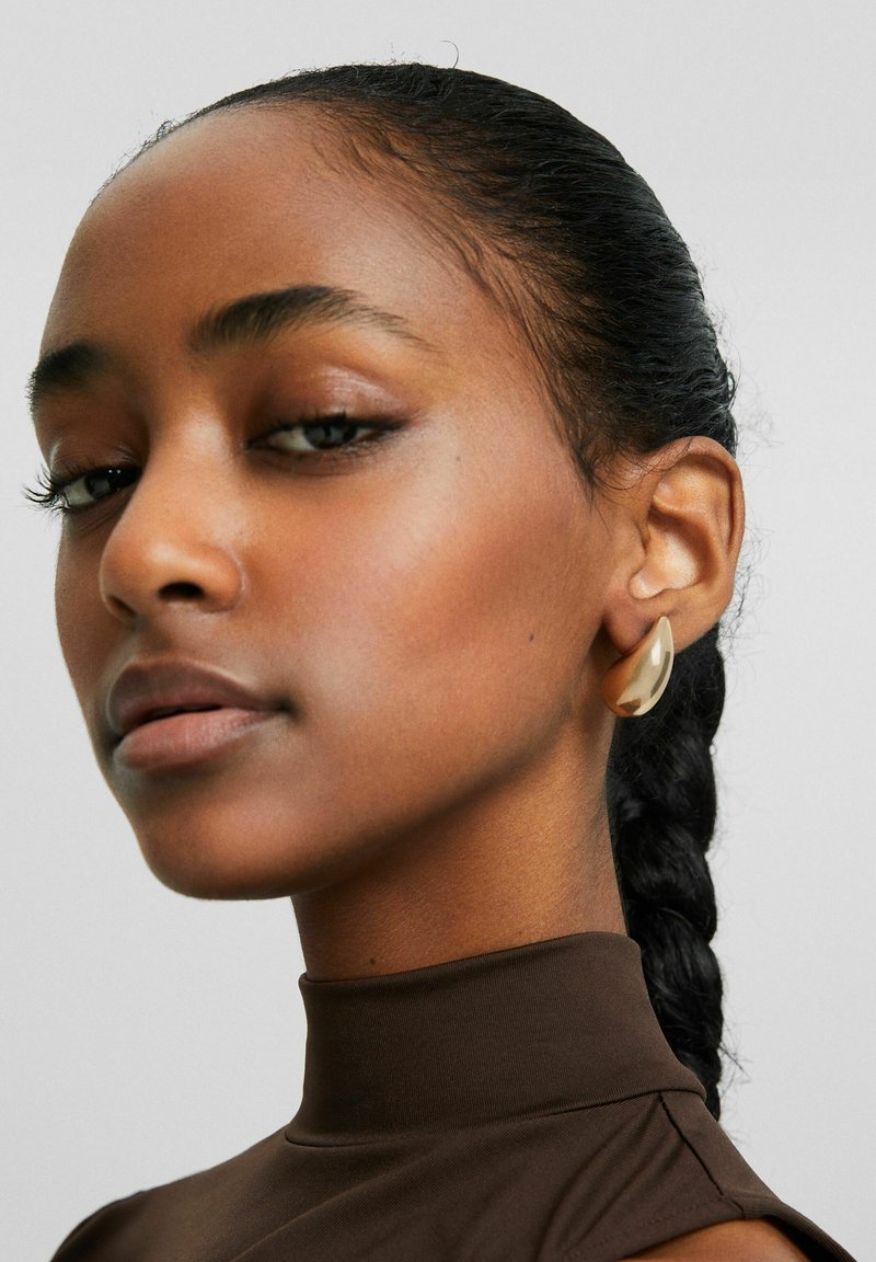 Bershka RHINESTONE SET OF 2 Ohrringe gold coloured/goldfarben