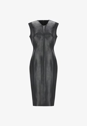 Abito nero senza maniche in pelle, con silhouette aderente, cuciture verticali e collo alto. Texture liscia con accenti minimali.