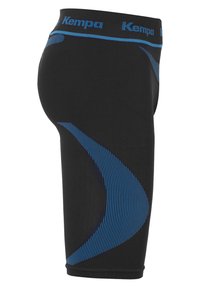 Shorts de sport noirs avec un motif de vagues bleues et un logo au niveau de la taille. Confectionnés dans un matériau extensible, conçus pour la performance et le confort.
