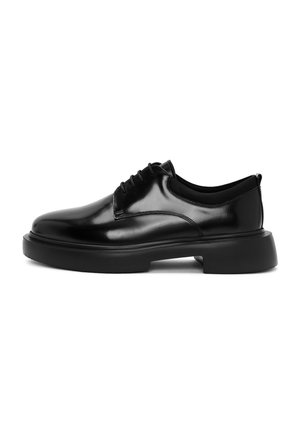 Derbies & Richelieus - black