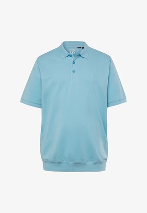 Camisa polo de color azul claro hecha de algodón. Presenta un cuello, tres botones, mangas cortas y un logotipo bordado en el pecho.