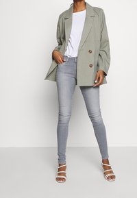 Pepe Jeans Vaqueros pitillo - grey denim