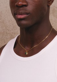 Common Lines SOLITAIRE PENDANT EMERALD UNISEX - Necklace - gold-coloured