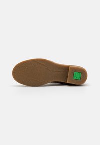El Naturalista Botines con cordones - dark brown