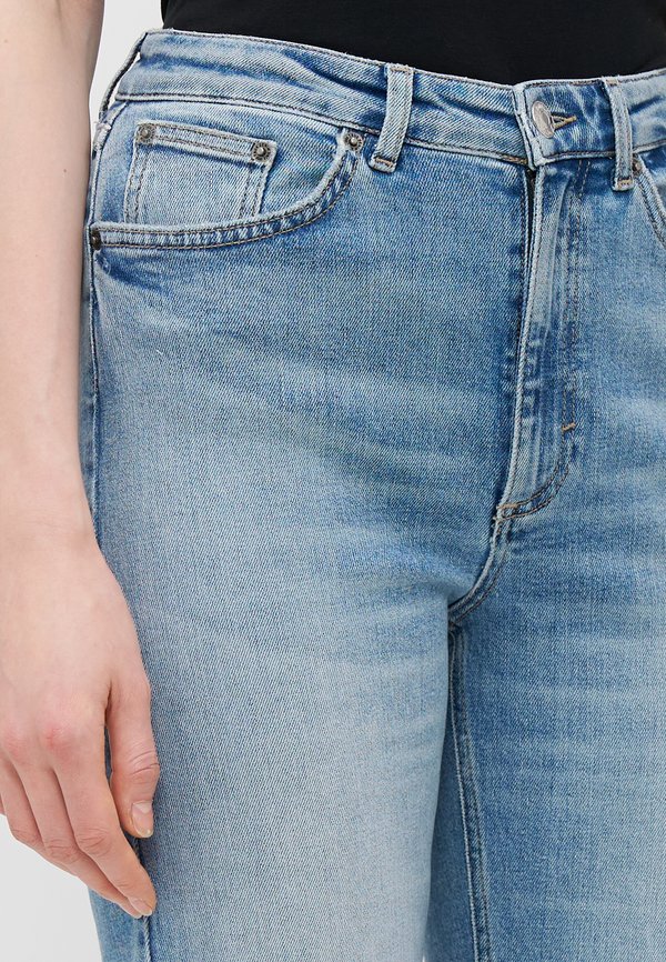 ONLJUICY  - Flared Jeans3