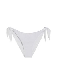 Valkoinen bikinihousu, jossa on sileä pinta, solmittavat sivuolkaimet ja matala leikkaus minimalistista muotoilua varten. Ei näkyviä kuvioita tai koristeluja.