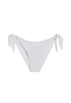 Valkoinen bikinihousu, jossa on sileä pinta, solmittavat sivuolkaimet ja matala leikkaus minimalistista muotoilua varten. Ei näkyviä kuvioita tai koristeluja.