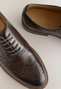 Next Nauhakengät - brown