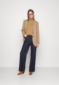 Repeat Camisola - camel