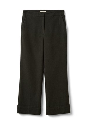 Pantalones de pierna ancha de color verde oscuro con dobladillos arremangados y bolsillos frontales, presentados extendidos sobre un fondo blanco.