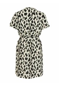 Abito di colore chiaro con macchie leopardate nere, dotato di maniche corte e vita con cintura, mostrato dal retro.