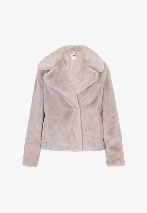Giacca in pelliccia finta di un rosa chiaro con ampio colletto a revers, maniche lunghe e una superficie morbida e strutturata. Chiusura frontale senza ganci visibili.
