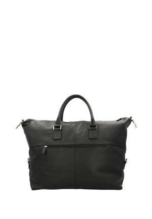 Bolsa de viaje de cuero negro con dos asas, bolsillo con cremallera plateada en la parte frontal y cierres de cremallera plateados en los lados superiores sobre fondo blanco.