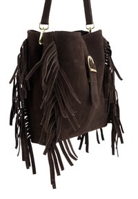 Brązowa zamszowa torebka z długimi, teksturowanymi frędzlami, klapką z zapięciem w kolorze złotym oraz paskiem na ramię.