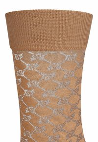 Beige Sock mit einem strukturierten, gerippten Bund, versehen mit einem silbernen geometrischen Muster. Der Stoff wirkt glatt und leicht glänzend.