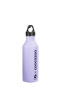 Lavendelfarbene Edelstahl-Wasserflasche mit matter Oberfläche und schwarzem Schraubdeckel. Mit den fett gedruckten Schriftzügen "mizu" und "coocazoo" versehen.