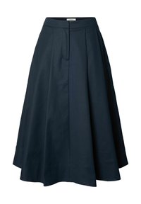 Jupe midi bleu marine avec une taille haute et des plis subtils, s'évasant légèrement vers l'ourlet.