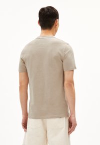 ARMEDANGELS JAAMEL STRUCTURE - T-Shirt basic - sand stone