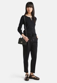 Pantalon femme United Colors Benetton 40 W26 S petit sable bootcut