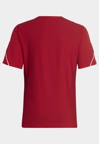 Rotes kurzärmliges Shirt mit einem strukturierten Muster. Verfügt über weiße Akzente an den Ärmeln und einen runden Ausschnitt. Hergestellt aus atmungsaktivem Material.