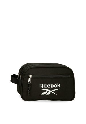 Neceser negro de Reebok con bolsillo frontal con cremallera, compartimento principal con cremallera, asa de tela y logo blanco en el panel frontal.