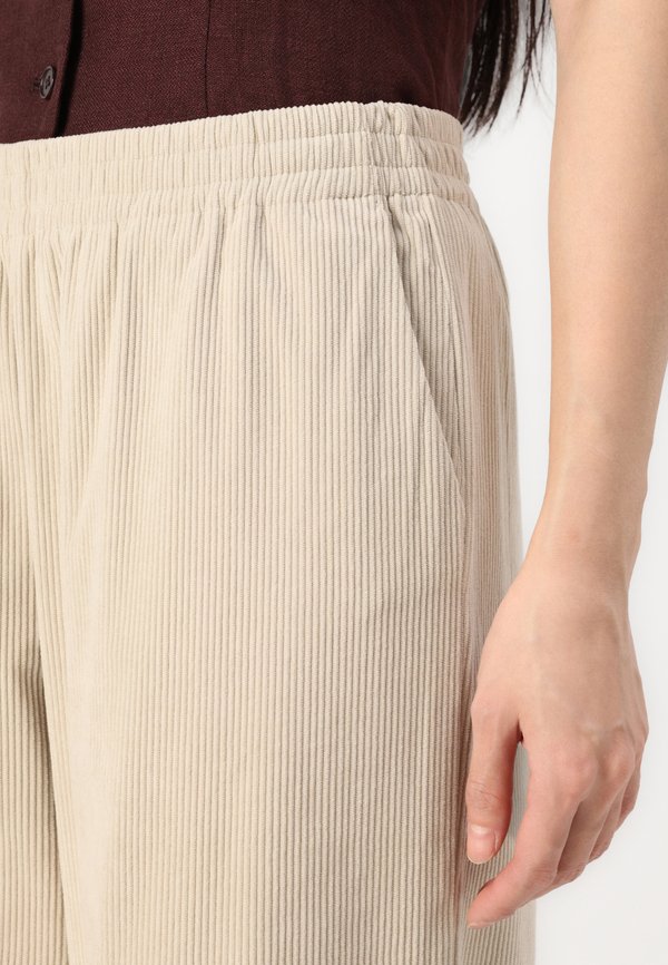 ONLLAVENDER PULL UP PANT - Trousers - blanc de blanc2