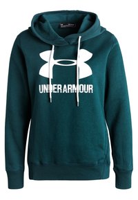 Tmavě zelená mikina Under Armour s bílým logem a názvem značky na přední straně, vybavená kapucí na šňůrku a předními kapsami.