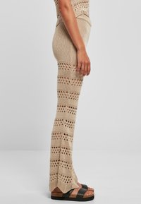 Urban Classics FLARED CROCHET - Hlače - softseagrass