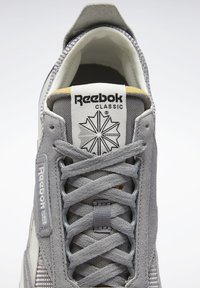 Reebok Classic CLASSIC LEGACY UNISEX - Sportcipő - mgh solid grey/pure grey/chalk