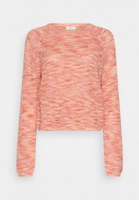 Roze en oranje gebreide trui met lange mouwen, ronde halslijn en een gestructureerd patroon. Verkorte stijl met ribgebreide manchetten en zoom.