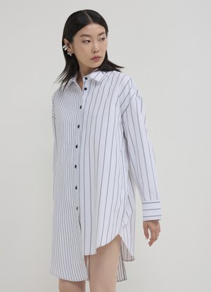 Calliope BITESSUTO RIGA  - Camicia - une variante