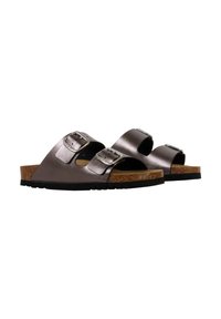 Sandales métalliques marron à deux sangles avec boucles argentées réglables, semelle en liège et semelle en caoutchouc noir, présentant un design plat.