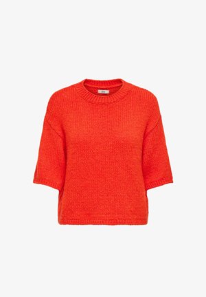 Suéter rojo de punto con mangas cortas y cuello redondo. Presenta un patrón texturado y un corte relajado. El material parece suave y cálido.