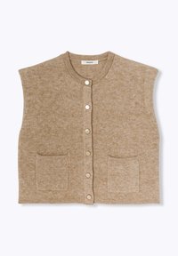 Gilet en tricot beige avec un col rond, des manches courtes et deux poches avant. Dispose de sept boutons ronds au centre. Texture douce.