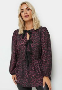 Musta ja purppura leopardi-kuosiset pusero, jossa on avainaukko kaula-aukko sidontakohdilla, pitkät puffihihat ja rento malli.