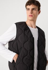 HUGO BOCOLINO - Strukirani kaput - black