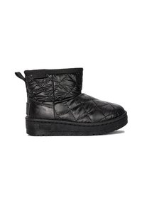 Stivale quilted nero con punta rotonda, tomaia in morbido tessuto, cuffia elastica e suola piatta in gomma nera. Adatto per un abbigliamento casual.