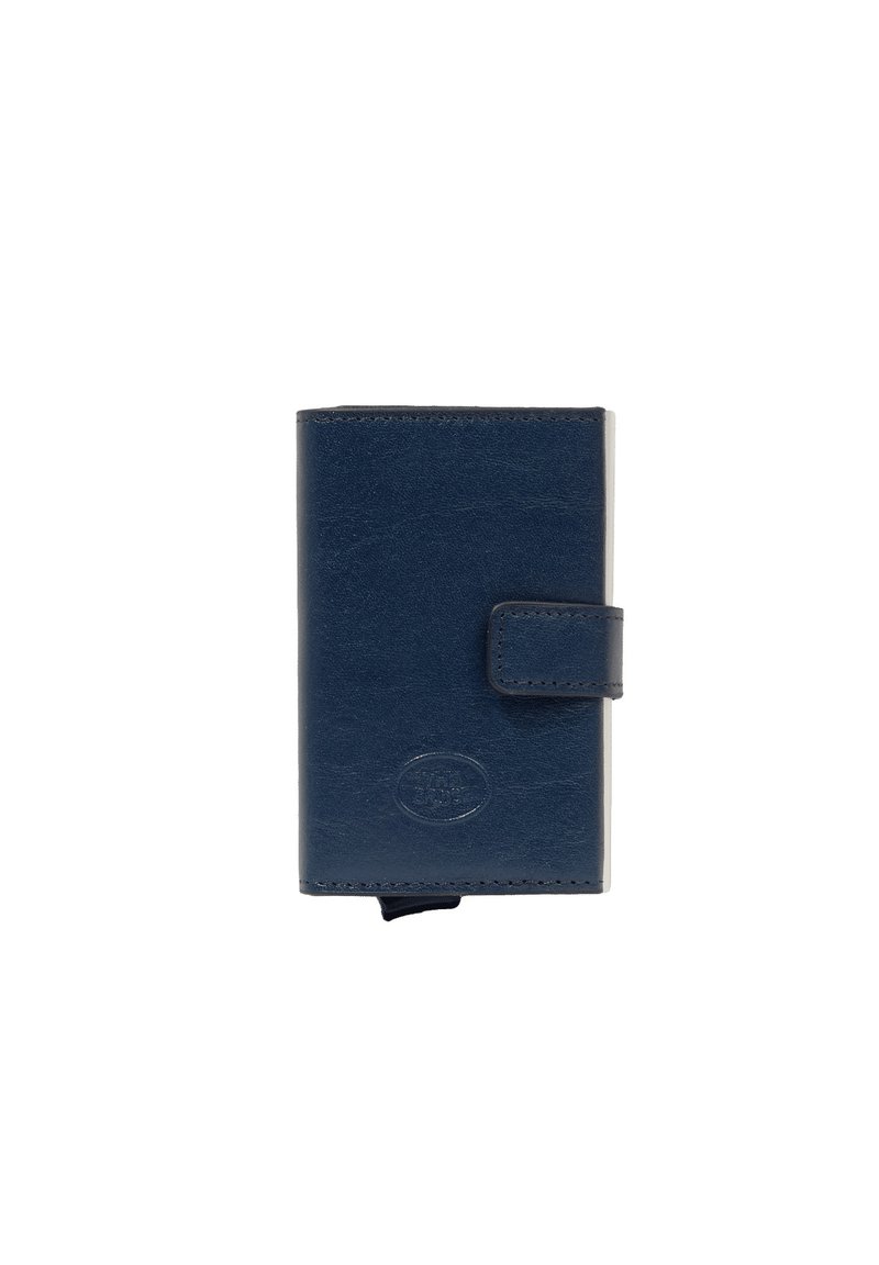 Portafoglio in pelle blu navy con una texture liscia, forma rettangolare e chiusura a scatto frontale. Presenta un logo impresso sottile.