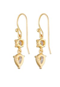 Guld hængende øreringe med en klar tåreformet ædelsten og en hexagonal accent. Krogene er forlængede for sikker bæring.