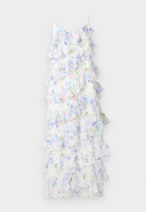 Vestido maxi blanco sin mangas con volantes en capas y tirantes delgados, con patrones de flores en tonos pastel morado y rosa.