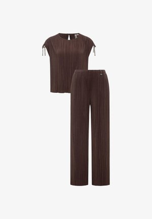 Brun ribbet kortærmet top med bindedetaljer på ærmerne og matchende ribbede bukser med vide ben, begge lavet af et blødt struktureret stof.