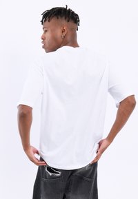 YOURTURN UNISEX - T-shirts print - white