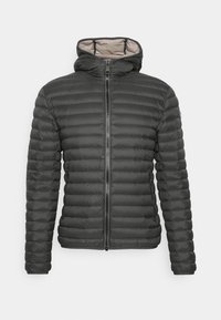 Svart quiltad puffjacka med framdragkedja, huva och långa ärmar, uppvisad på en ljus enfärgad bakgrund.